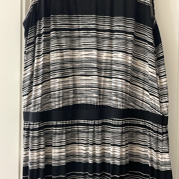 Loft Maxi Dress - Picture 3 of 9